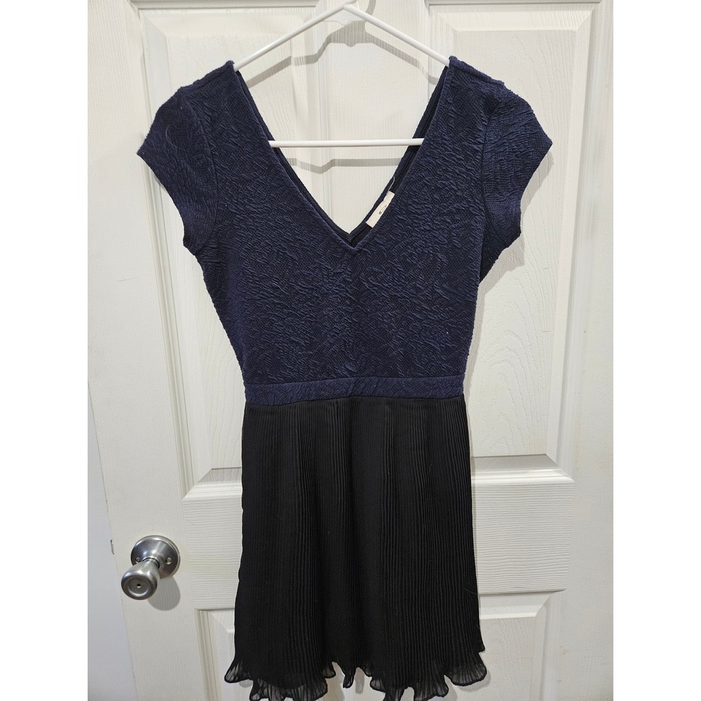 Pins and Needles Navy Blue Textured V-Neck Pleated Black Skirt Mini Dress XS